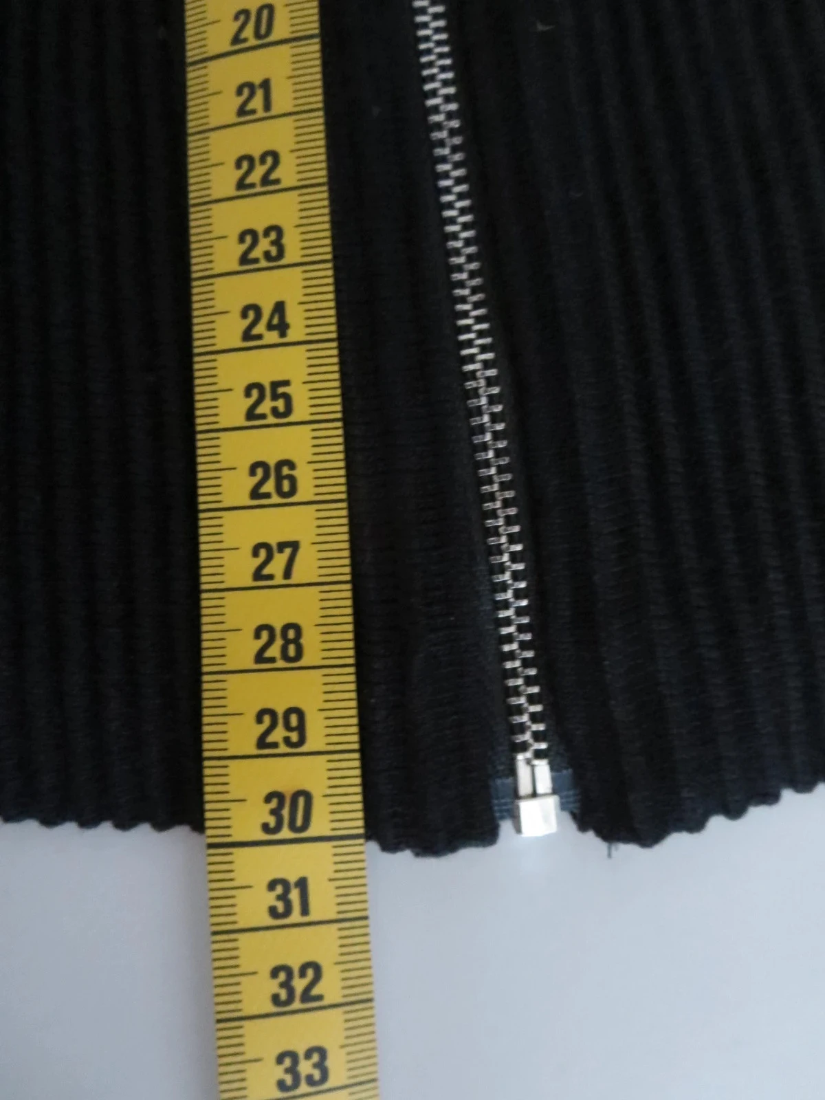 Crop top noir  à zip – My Queen (Taille 36/38) – photo 5